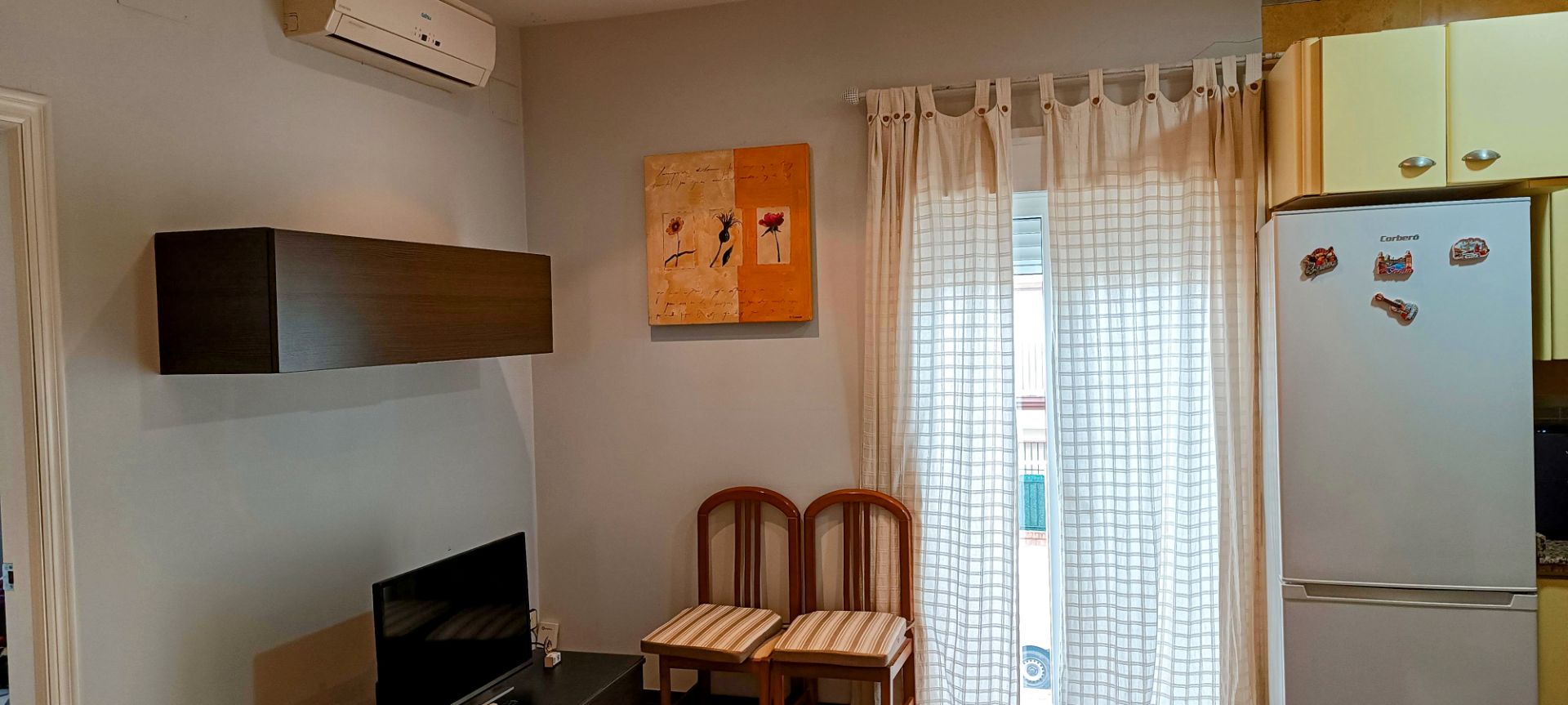 Sala d'estar de Apartament en venda en Mairena del Alcor amb Aire condicionat, Moblat i Balcó