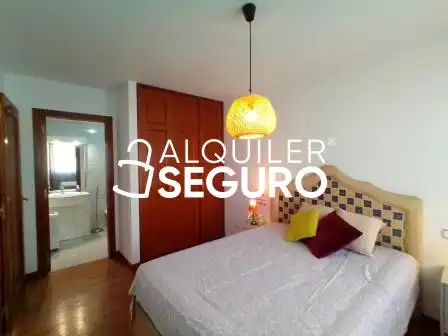 Habitación de Piso de alquiler en Oleiros con Calefacción, Trastero y Amueblado