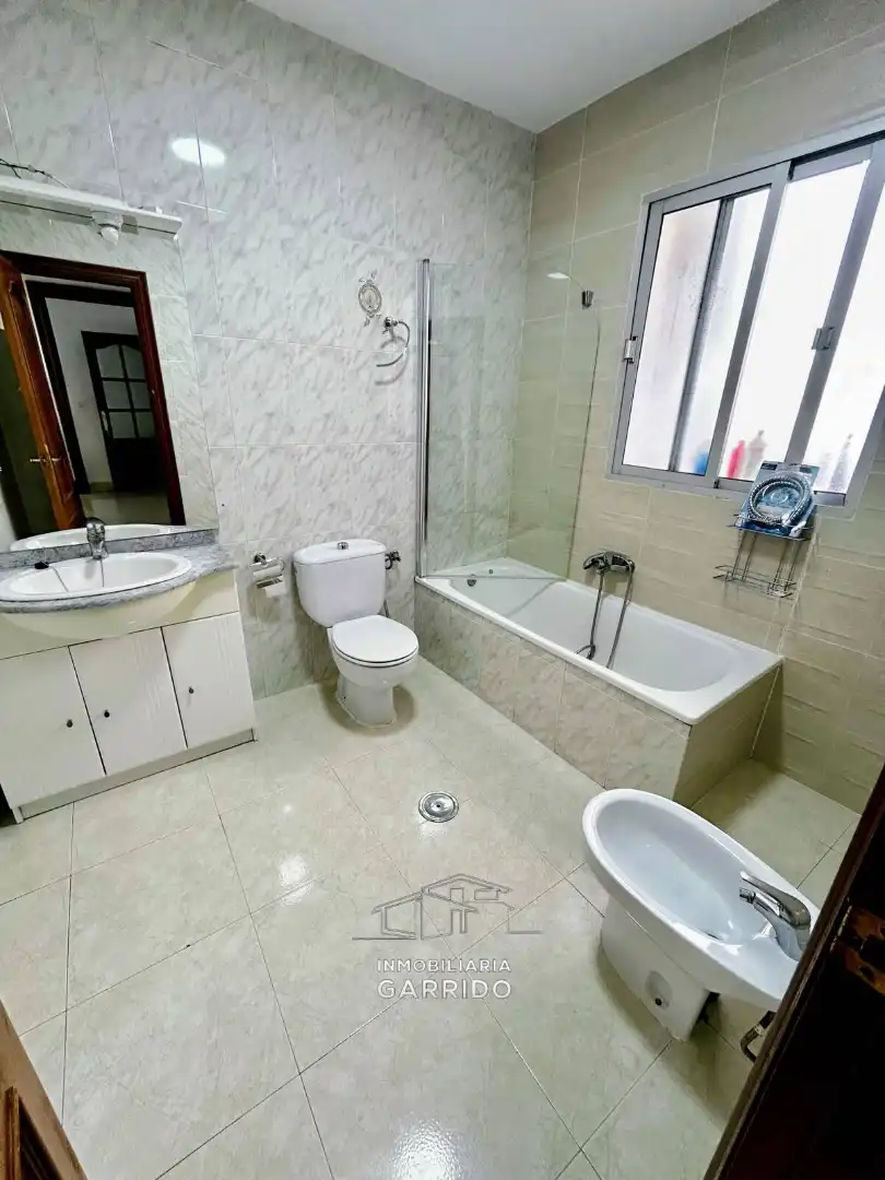Bathroom of Flat for sale in Úbeda  with Air Conditioner, Heating and Terrace
