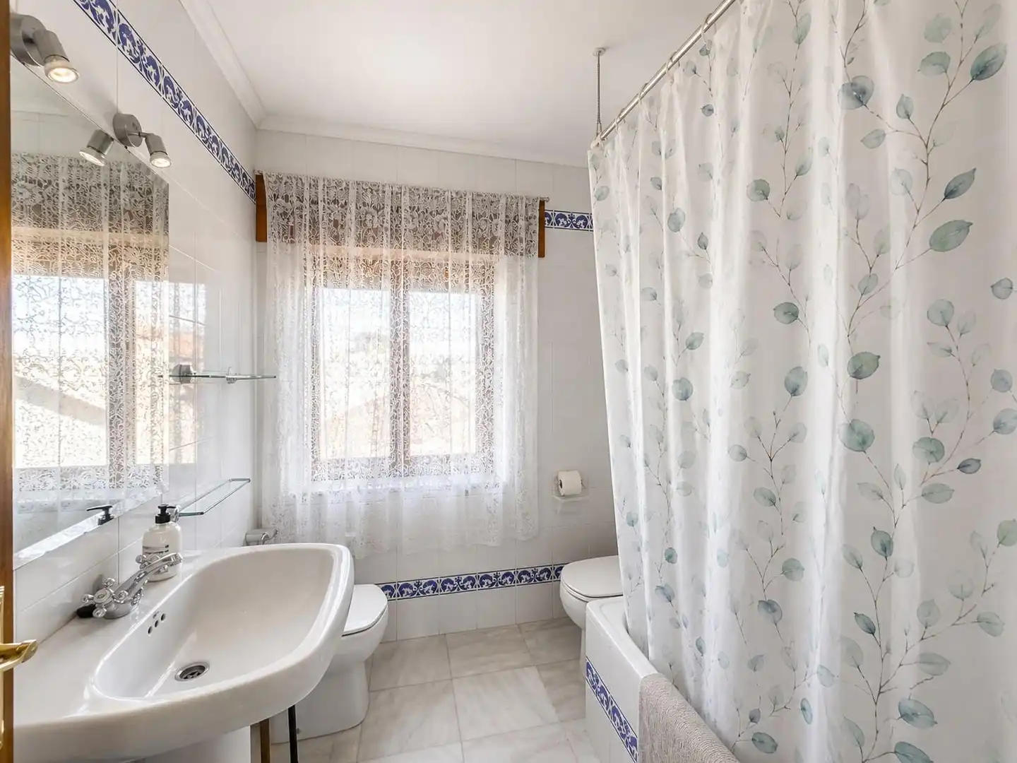 Bathroom of Attic for sale in Plasencia  with Heating, Terrace and Storage room