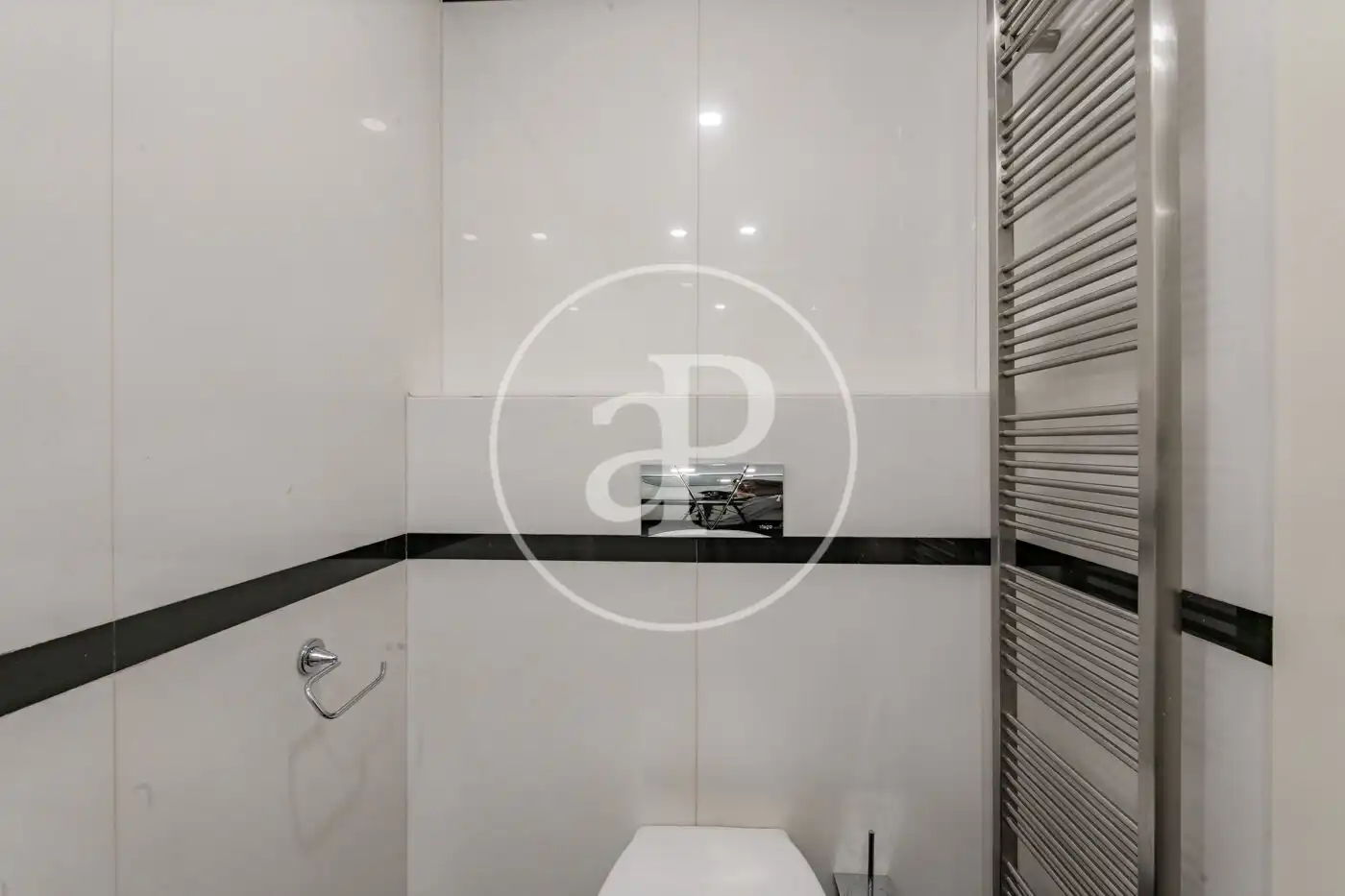 Bathroom of Flat for rent in Madrid  with Air Conditioner, Heating and Terrace