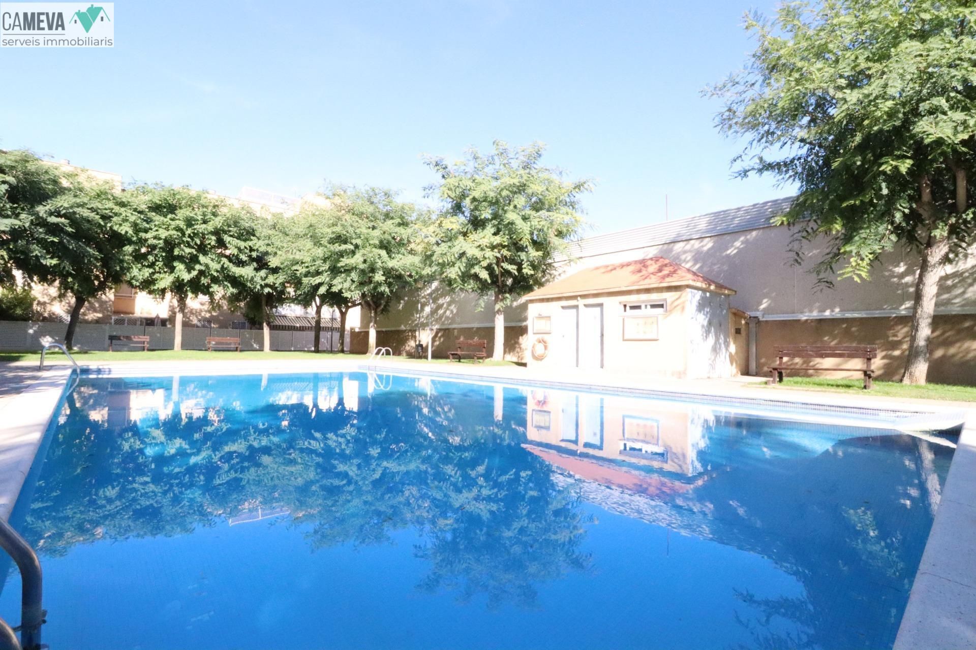 Swimming pool of Flat for sale in Barberà del Vallès  with Heating, Private garden and Balcony