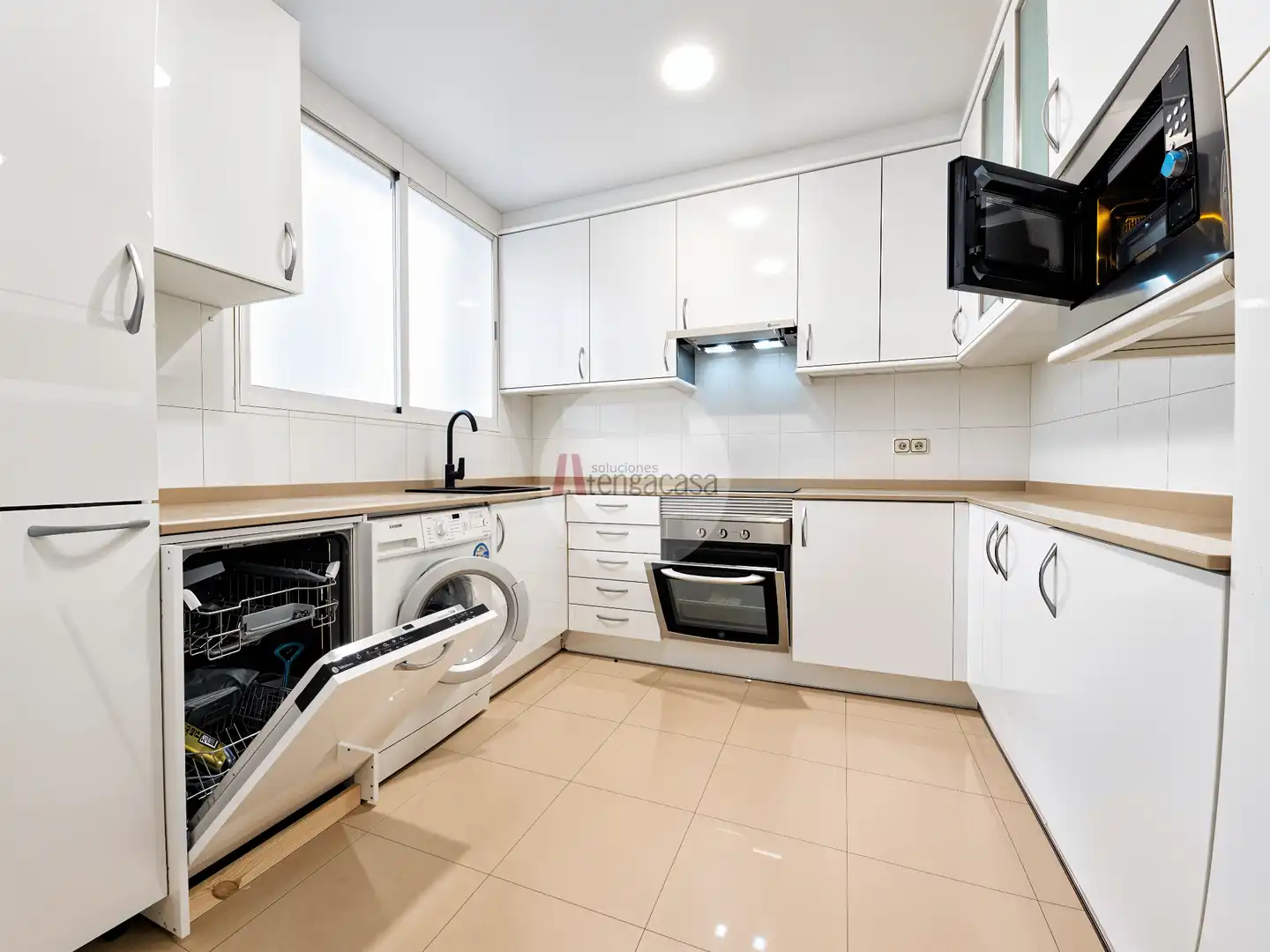 Kitchen of Flat for rent in Madrid  with Air Conditioner, Heating and Oven
