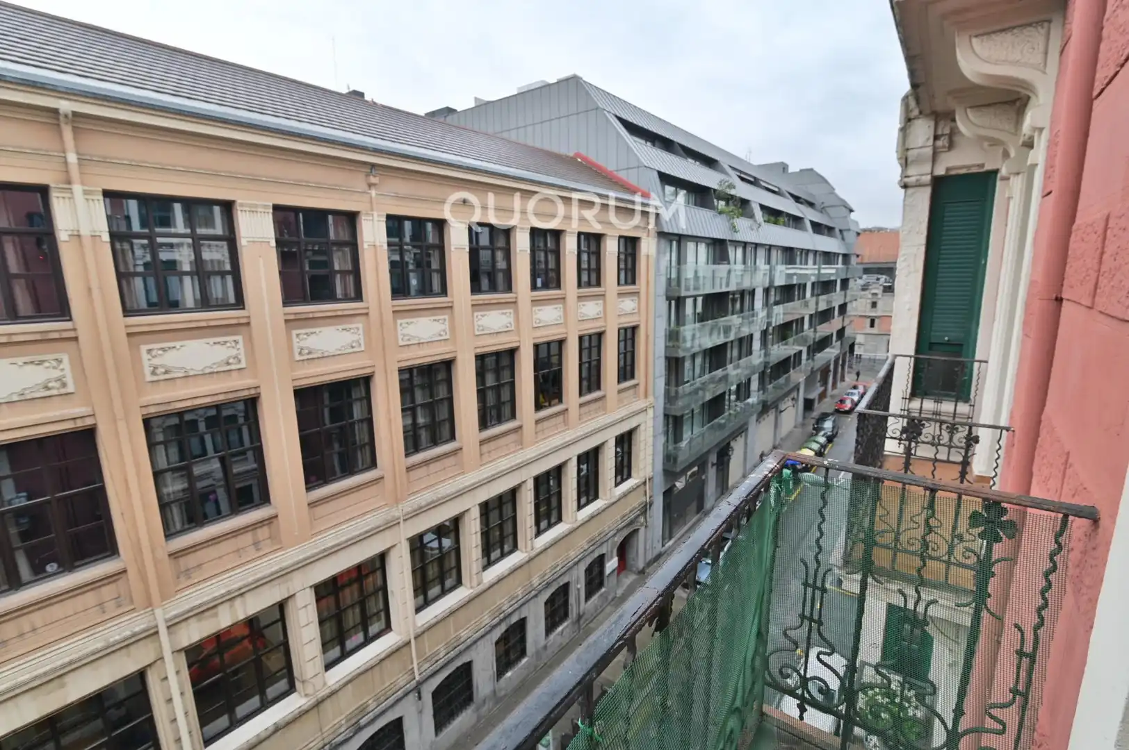 Vista exterior de Piso de alquiler en Bilbao  con Balcón