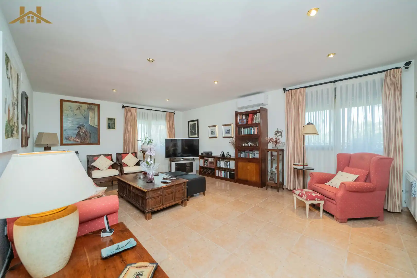 Sala d'estar de Casa o xalet en venda en Villaviciosa de Odón amb Moblat