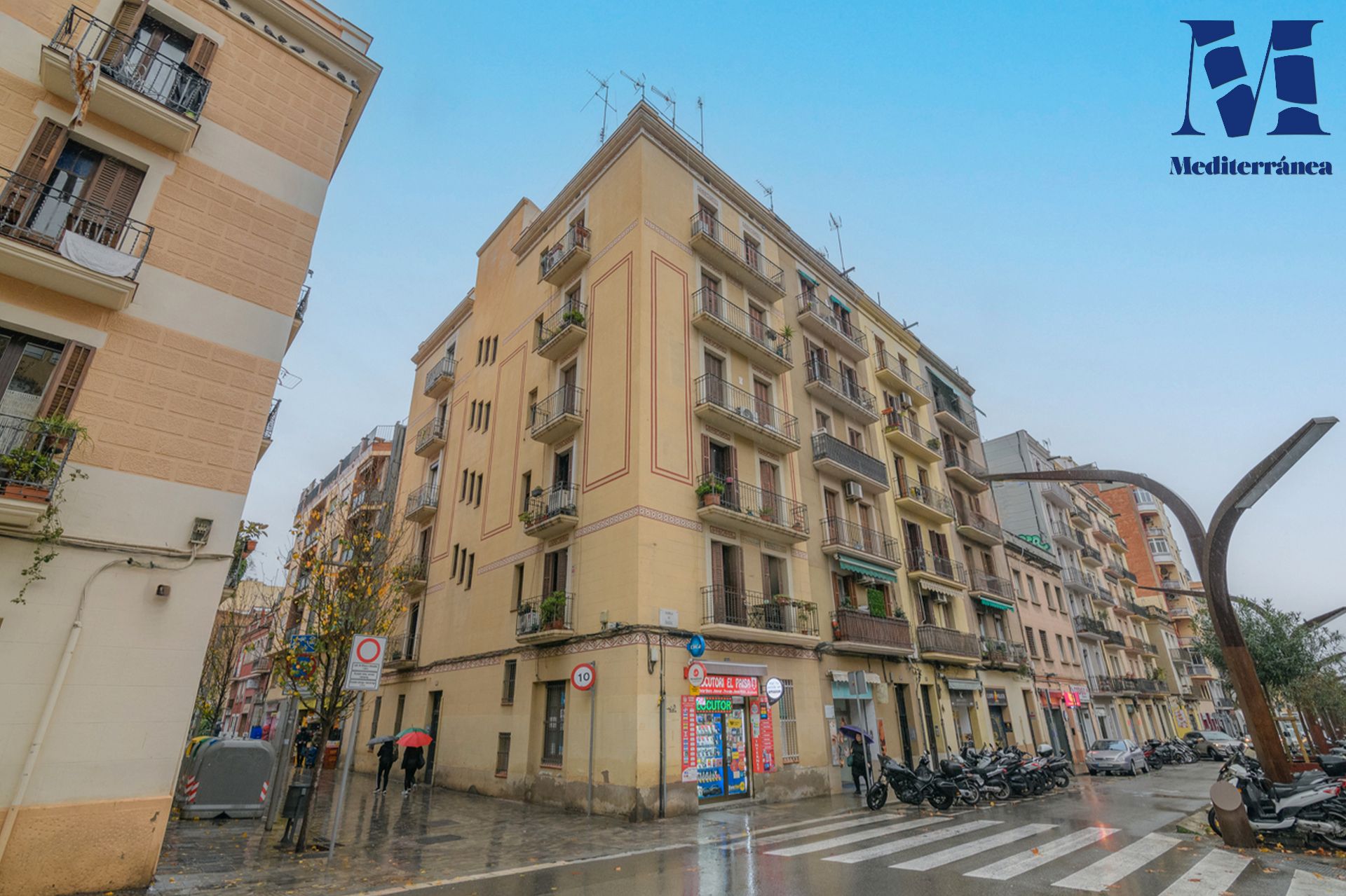 Vista exterior de Piso en venta en  Barcelona Capital con Parquet y Balcón