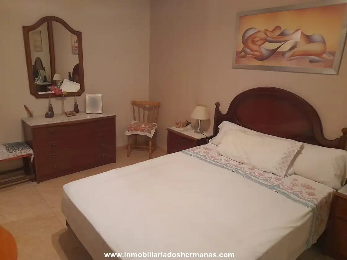 Dormitori de Pis en venda en L'Hospitalet de Llobregat amb Moblat i Balcó