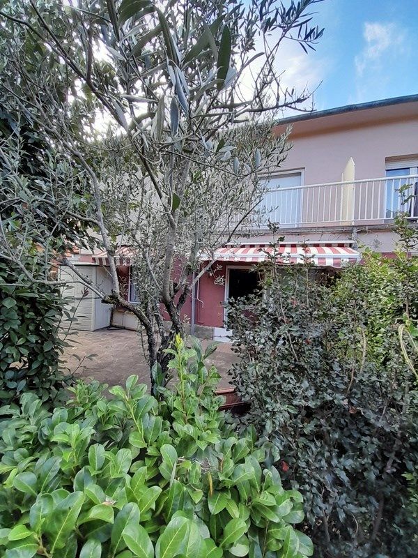 Jardí de Casa adosada en venda en Olot amb Calefacció i Terrassa