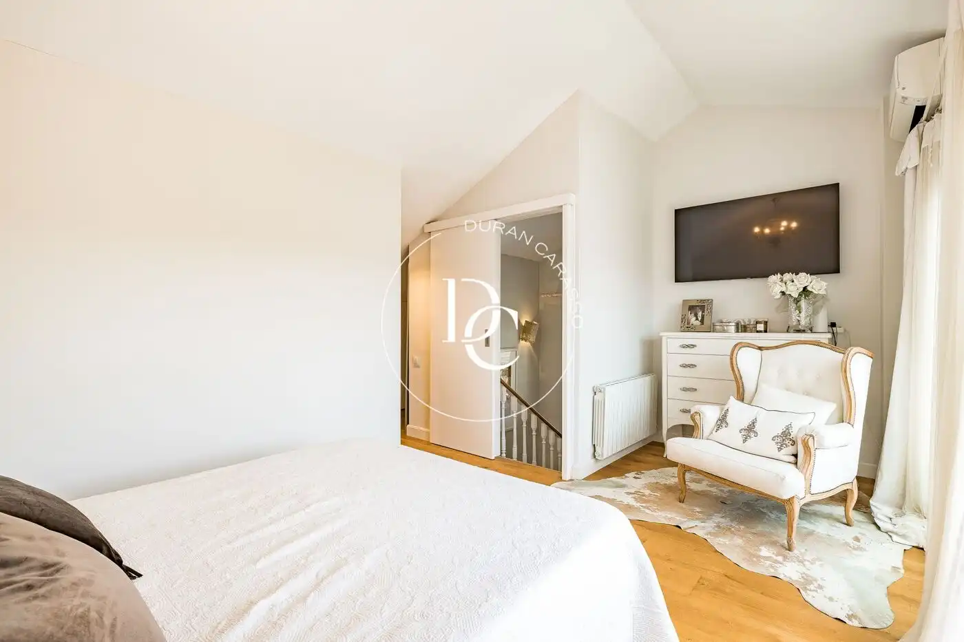 Habitación de Casa o chalet en venta en Sant Joan Despí con Aire acondicionado, Calefacción y Jardín privado