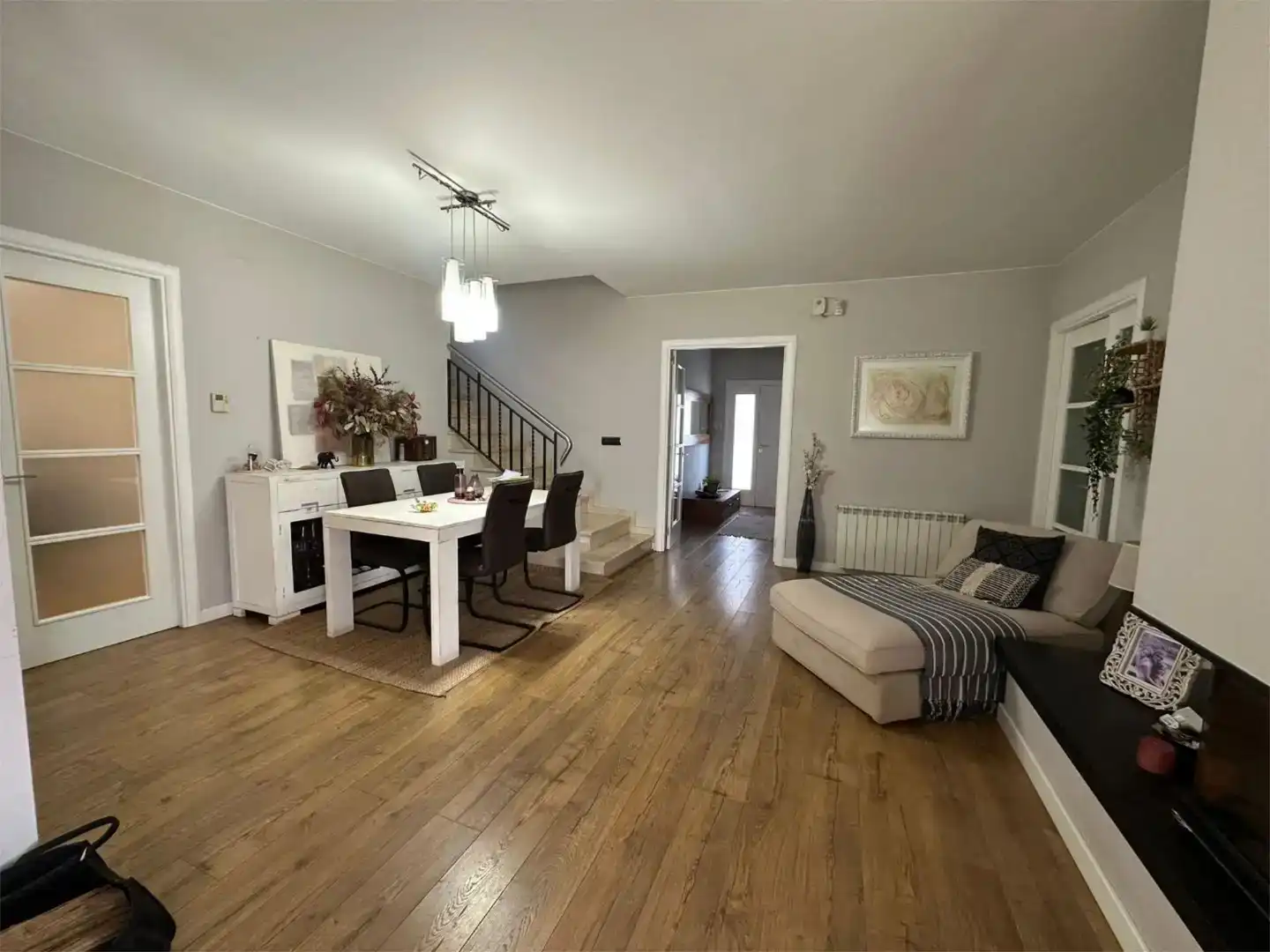 Sala d'estar de Pis en venda en El Prat de Llobregat amb Aire condicionat, Jardí privat i Parquet