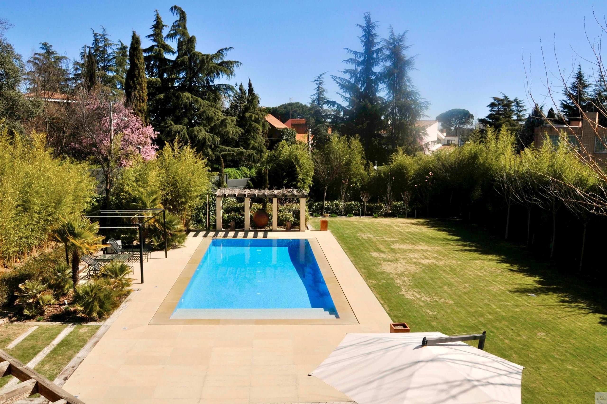 Garden of House or chalet to rent in  Madrid Capital  with Air Conditioner, Heating and Terrace