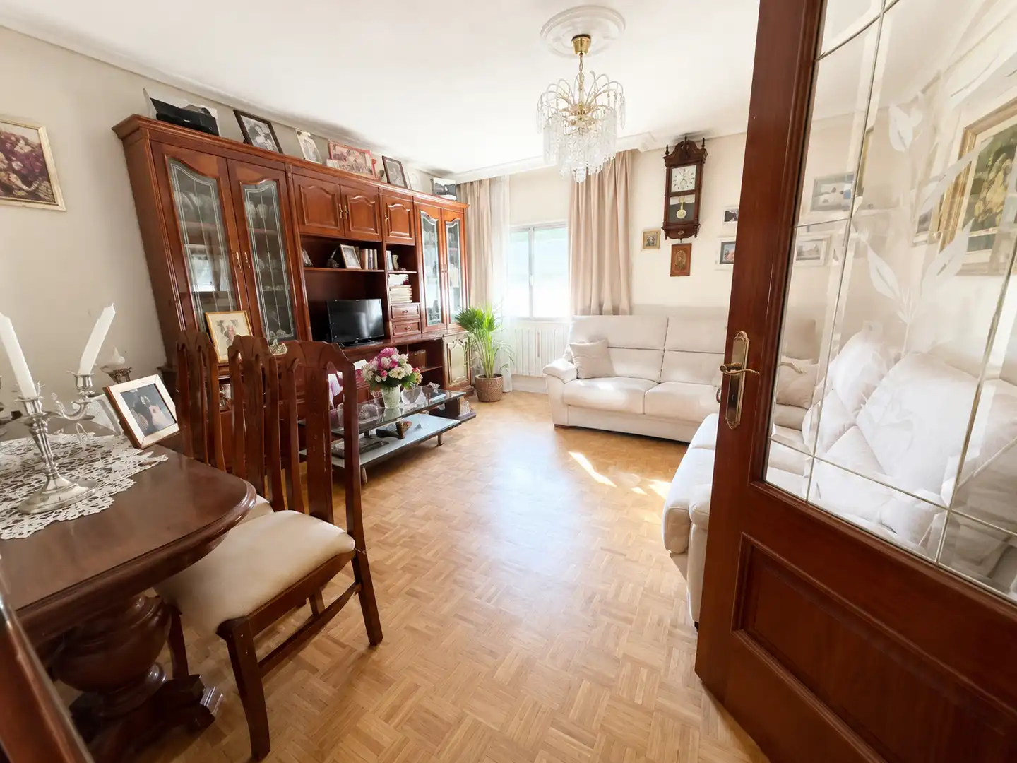 Living room of Flat for sale in Madrid  with Heating, Parquet flooring and Furnished