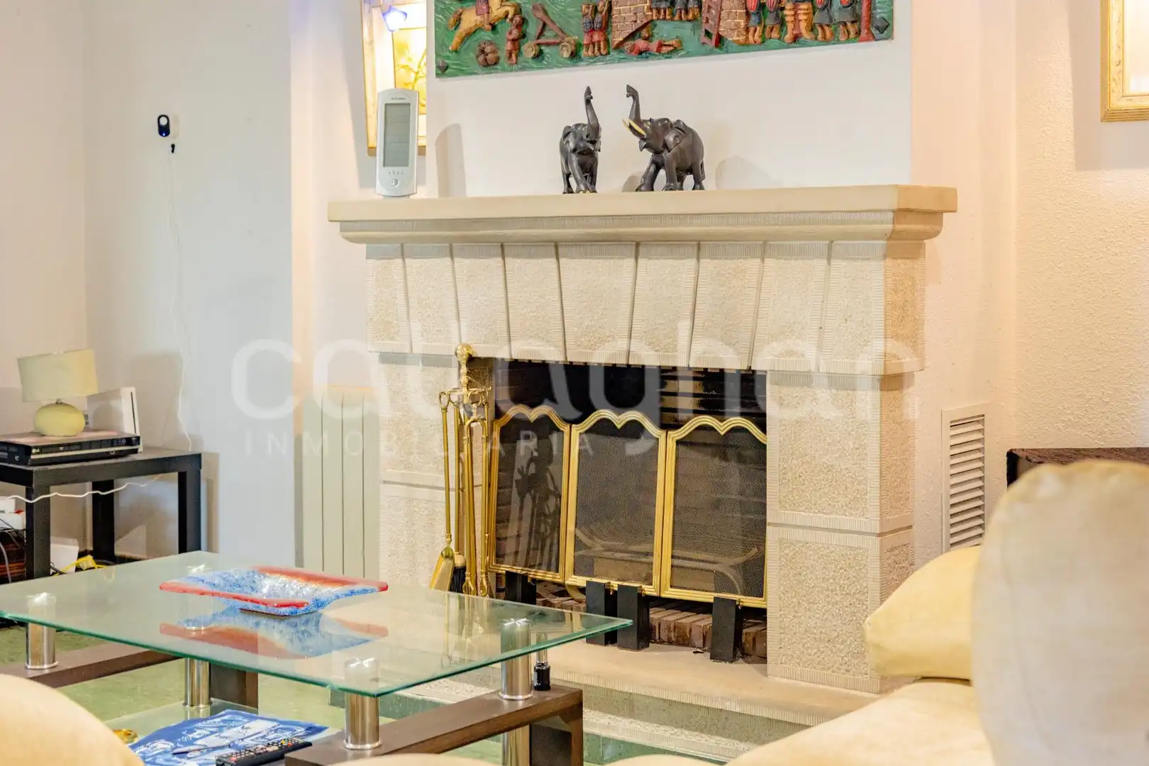 Sala d'estar de Casa o xalet en venda en La Pobla de Vallbona amb Aire condicionat, Calefacció i Jardí privat