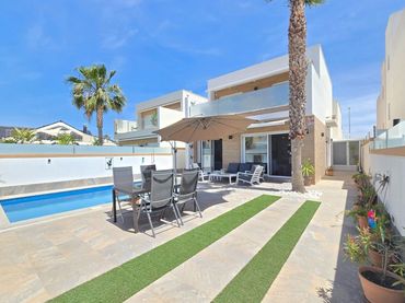 Villa mit Pool zum Verkauf in Pilar de la Horadada ciudad