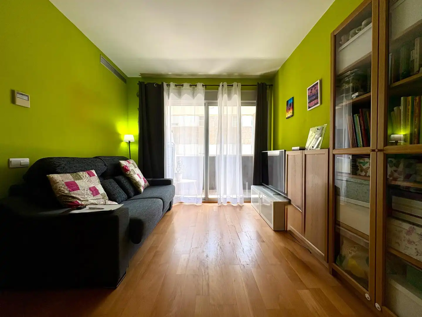 Sala d'estar de Pis en venda en Sant Adrià de Besòs amb Calefacció, Parquet i Traster