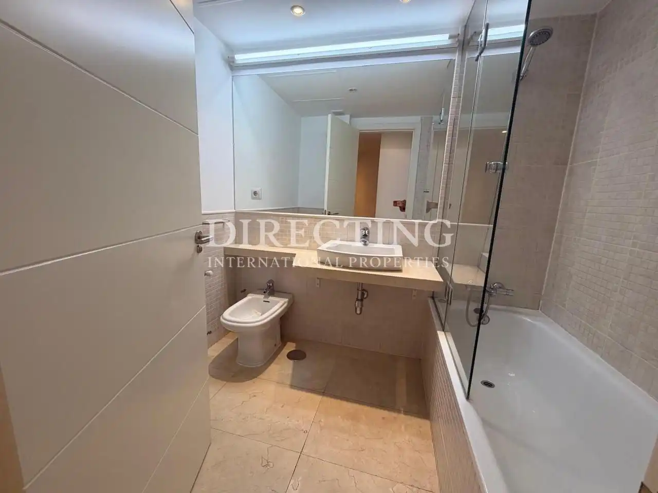 Baño de Piso de alquiler en Madrid con Aire acondicionado y Calefacción
