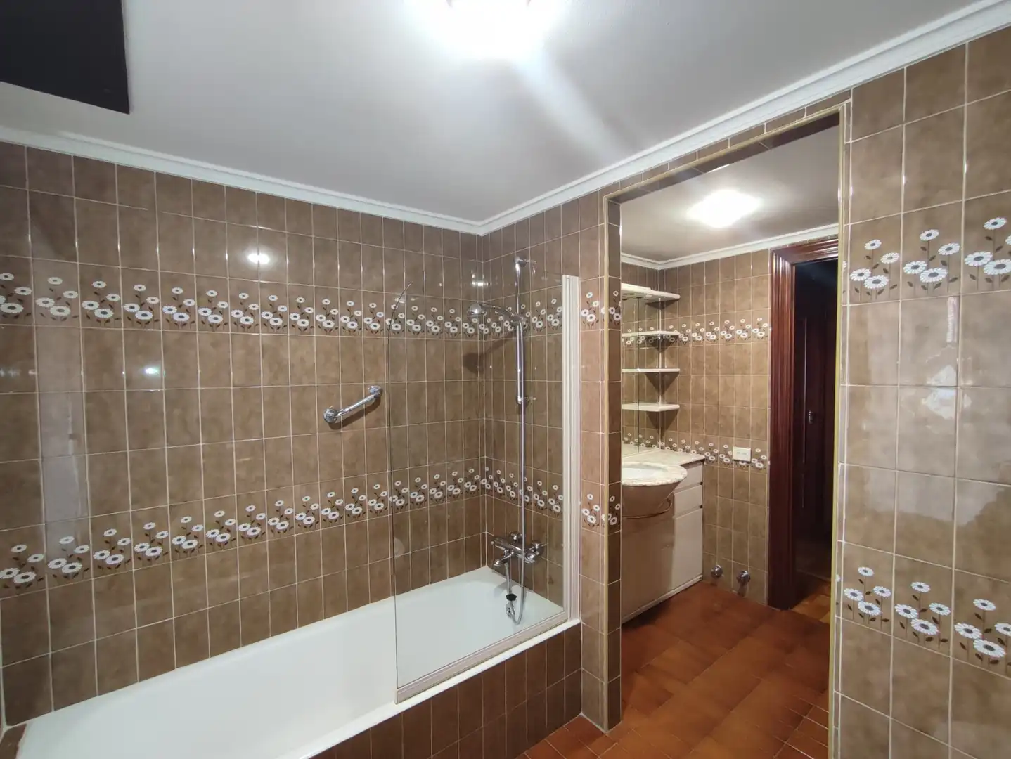 Baño de Piso de alquiler en Gijón  con Calefacción, Parquet y Amueblado