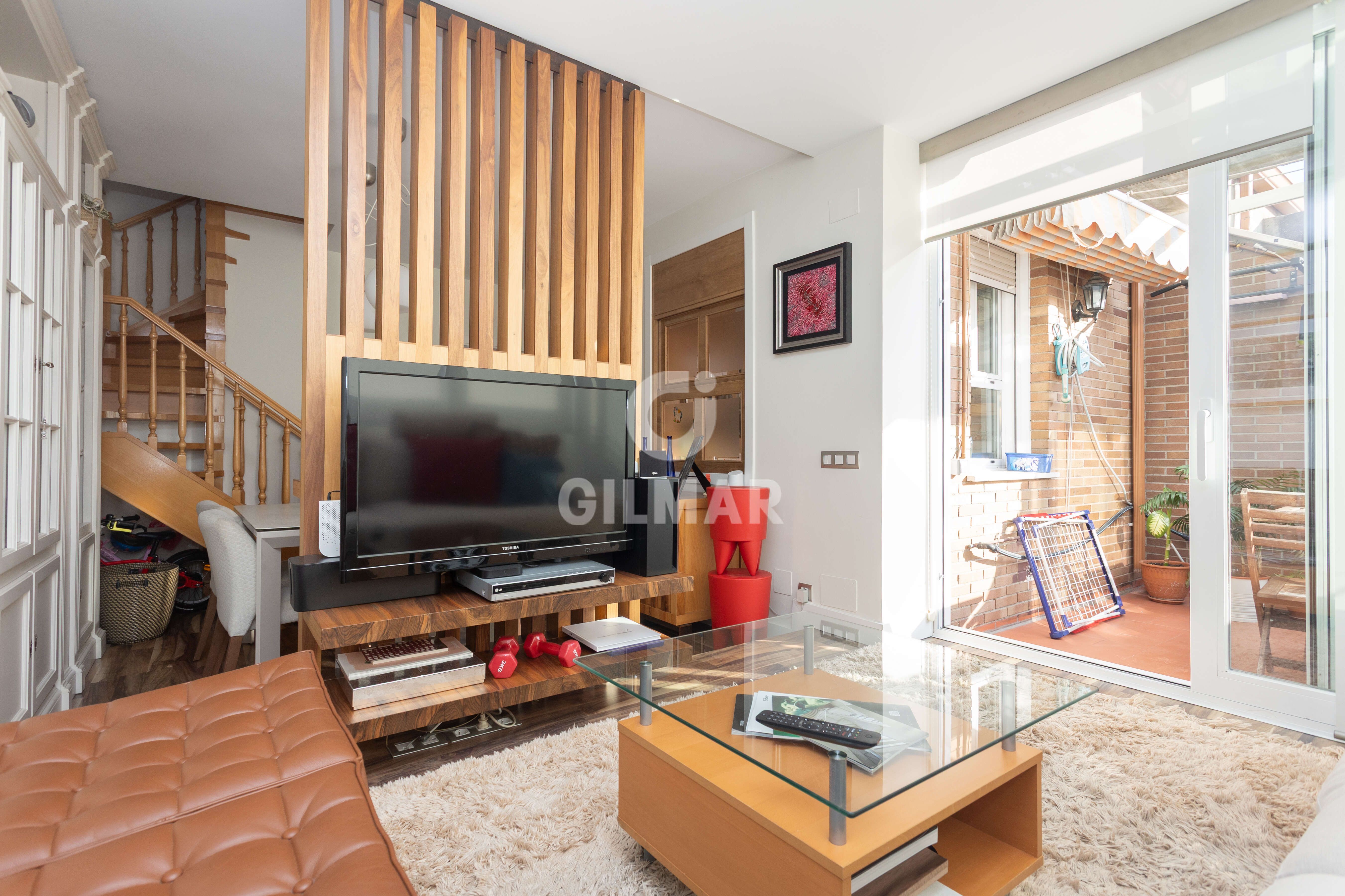 Sala d'estar de Pis en venda en  Madrid Capital amb Calefacció i Balcó