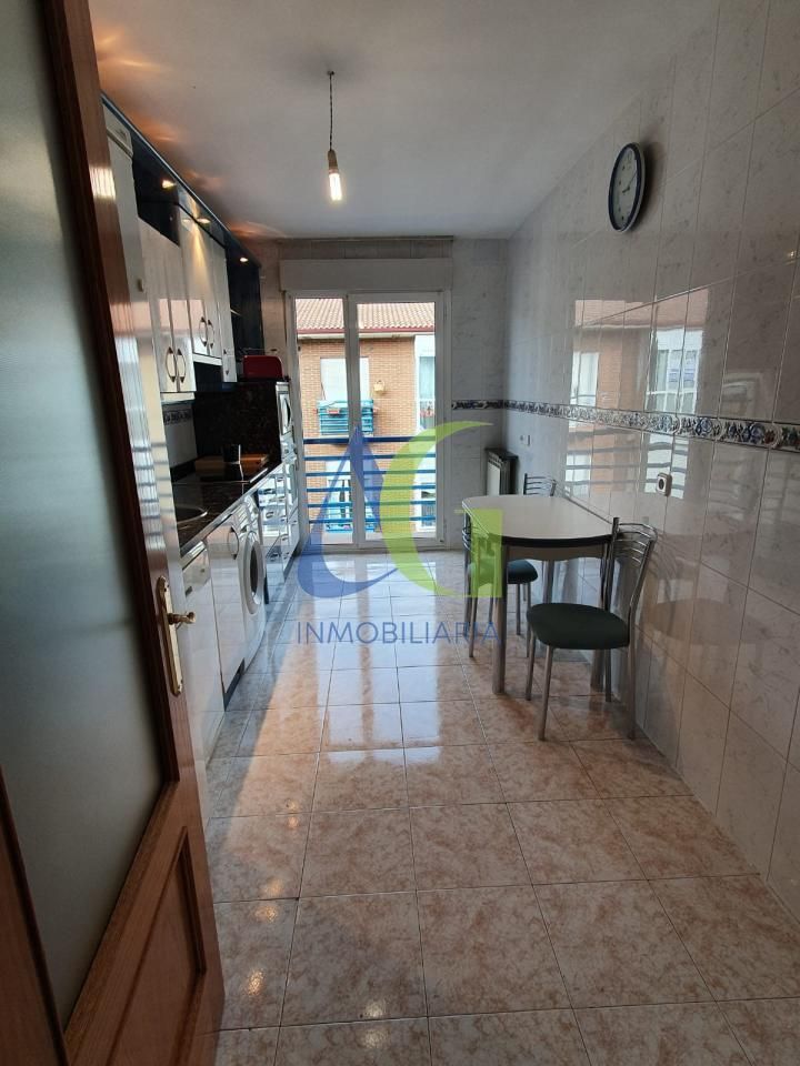Cuina de Pis en venda en Villaquilambre amb Calefacció, Parquet i Terrassa