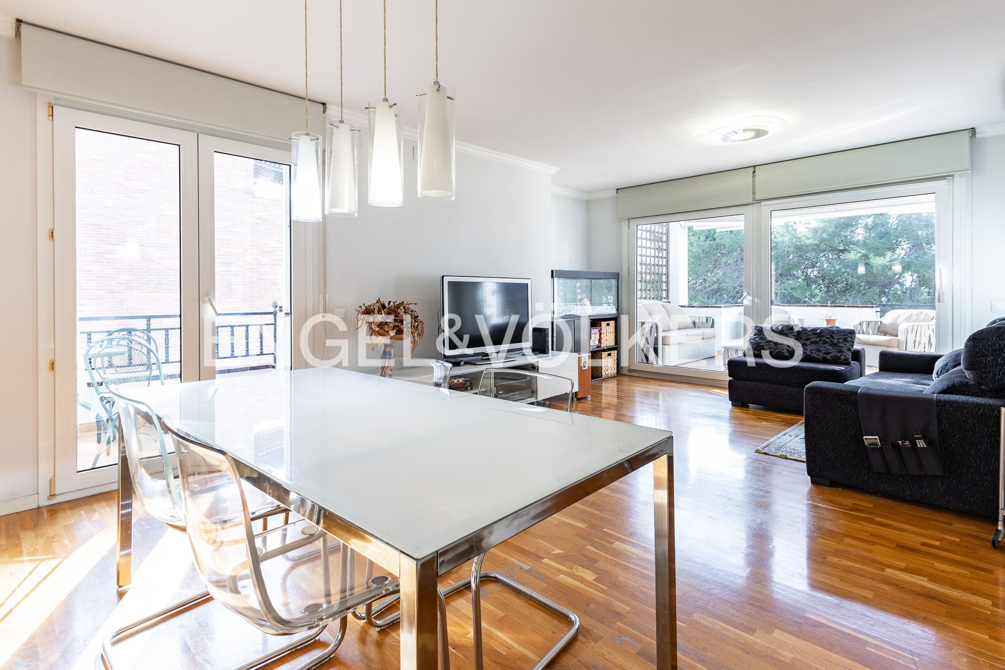 Exterior view of Flat for sale in Sant Cugat del Vallès  with Air Conditioner, Heating and Terrace