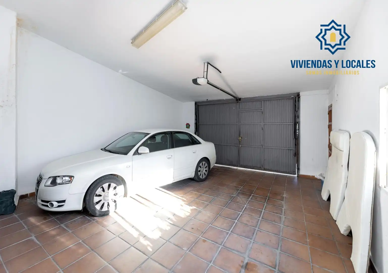 Aparcament de Casa o xalet en venda en Cájar amb Piscina