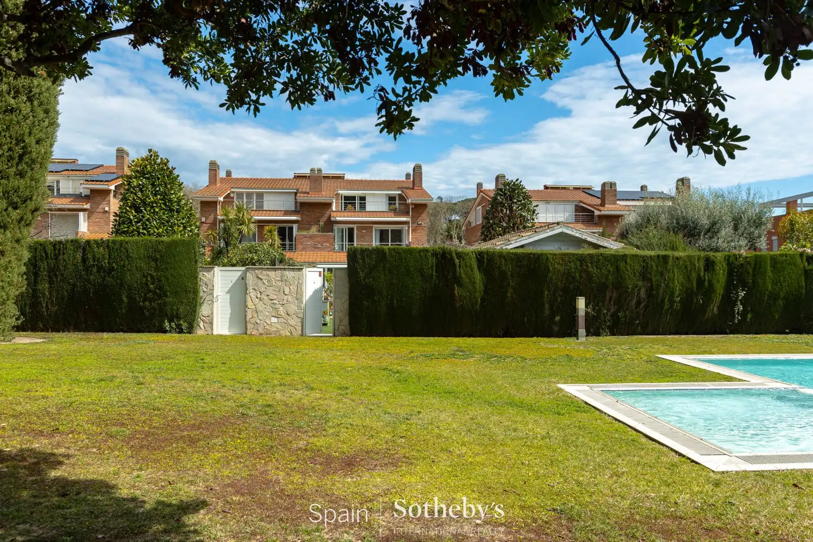 Piscina de Casa o chalet en venta en Alella con Aire acondicionado, Calefacción y Jardín privado