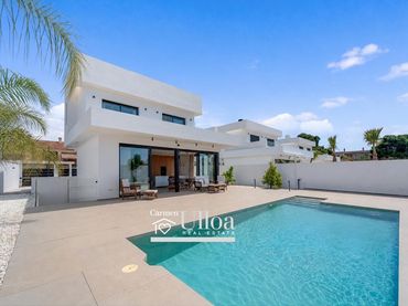 Chalet con piscina en venta en Calle FONT ROJA