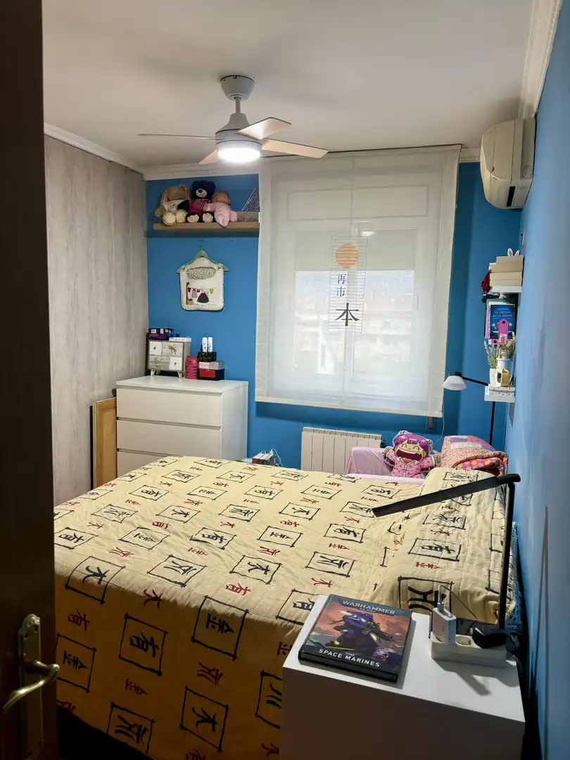 Schlafzimmer von Wohnung zum Verkauf in Girona mit Klimaanlage, Heizung und Terrasse