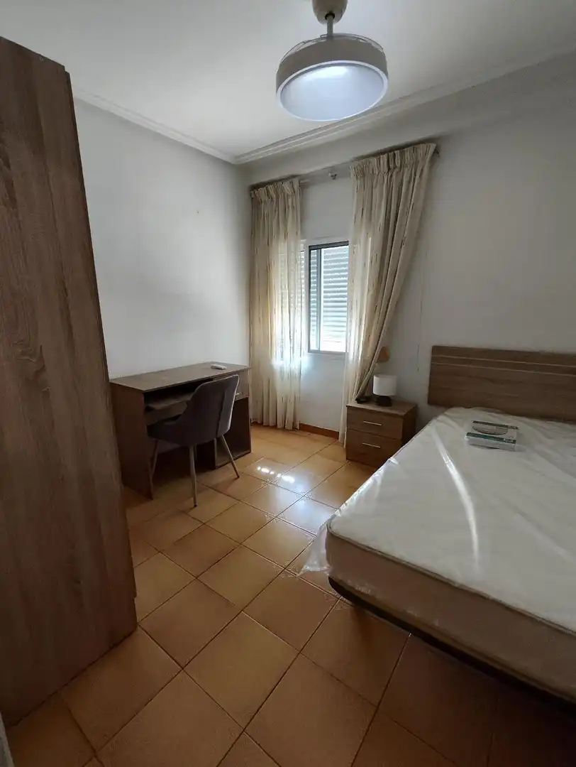 Schlafzimmer von Wohnung zur Miete in Valencia mit Klimaanlage, Heizung und Möbliert