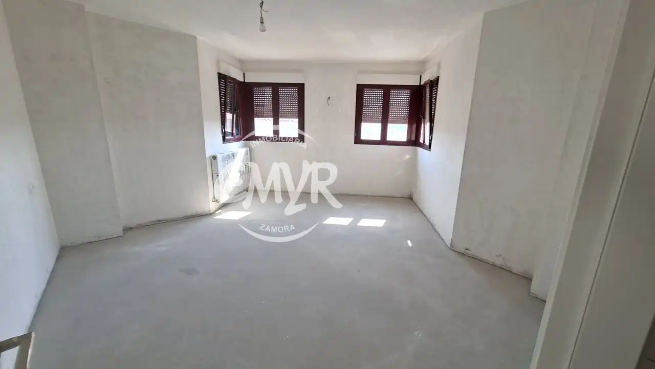 Sala de estar de Casa o chalet en venta en Coreses con Calefacción y Jardín privado