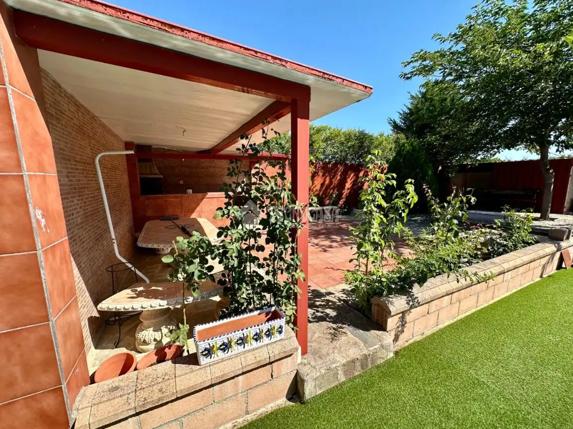 Jardí de Casa o xalet en venda en Pioz amb Aire condicionat