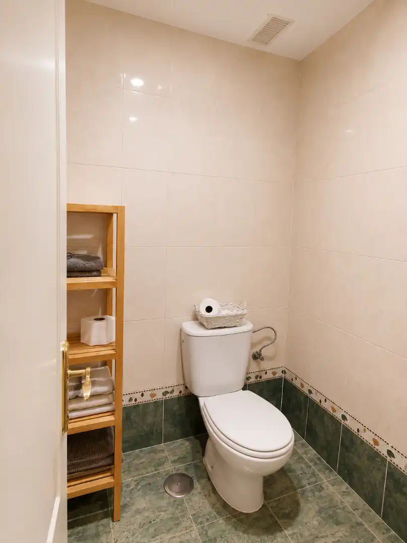Bany de Pis en venda en Sevilla amb Aire condicionat i Balcó