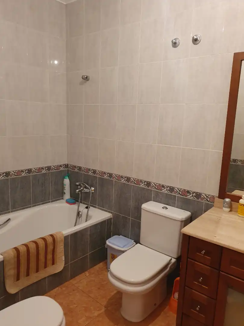 Bany de Casa o xalet en venda en Baza amb Calefacció, Moblat i Rentadora