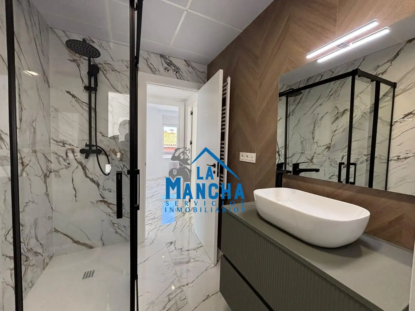 Baño de Piso en venta en Albacete con Calefacción, Amueblado y Balcón