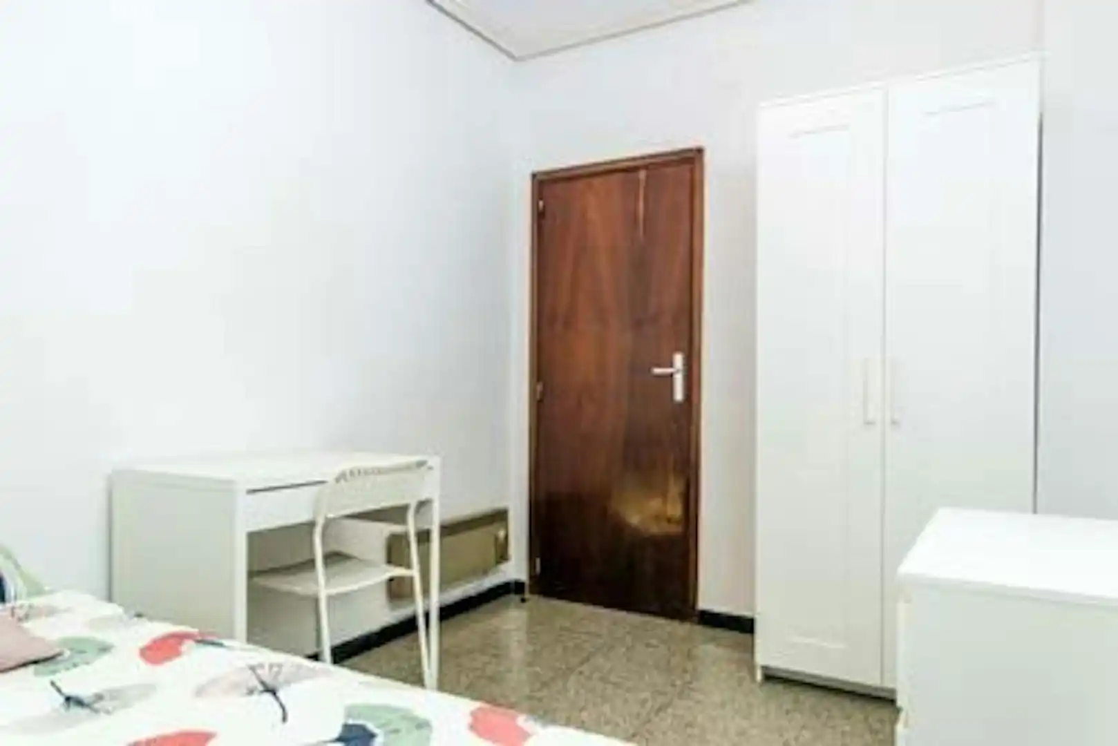Bedroom of Flat for share in Valencia  with Heating and Washing machine