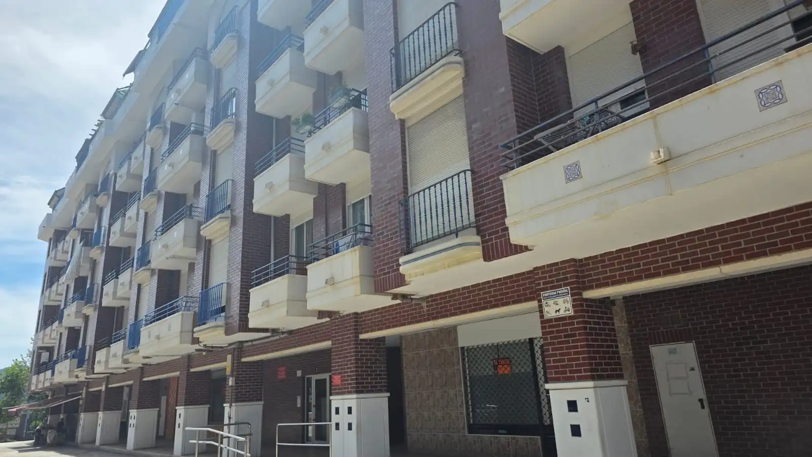 Vista exterior de Pis en venda en Castro-Urdiales amb Calefacció, Terrassa i Traster