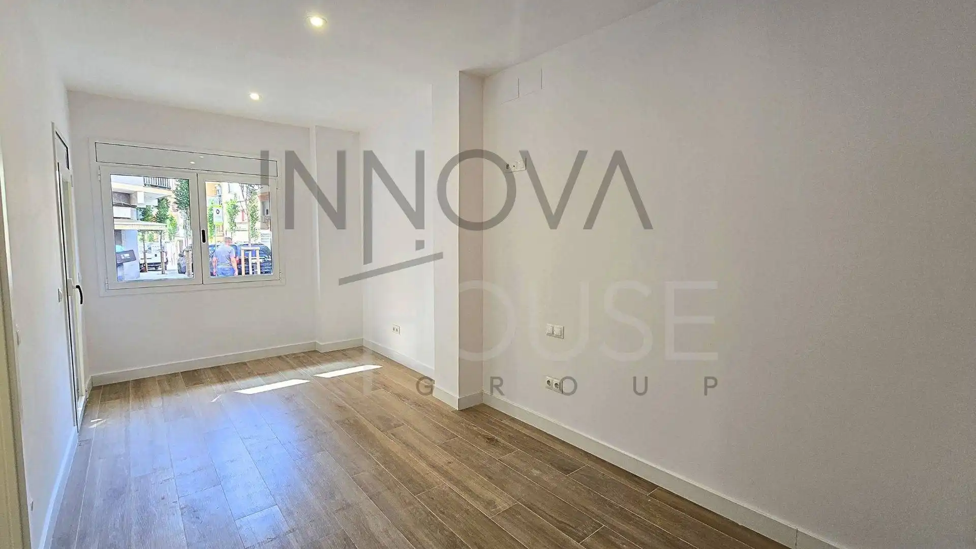 Planta baja en venta en Carrer de les Aigües del Llobregat, La Florida