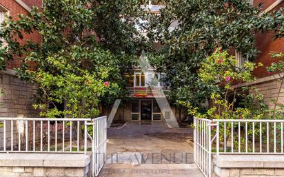 Exterior view of Flat for sale in  Madrid Capital  with Terrace and Balcony