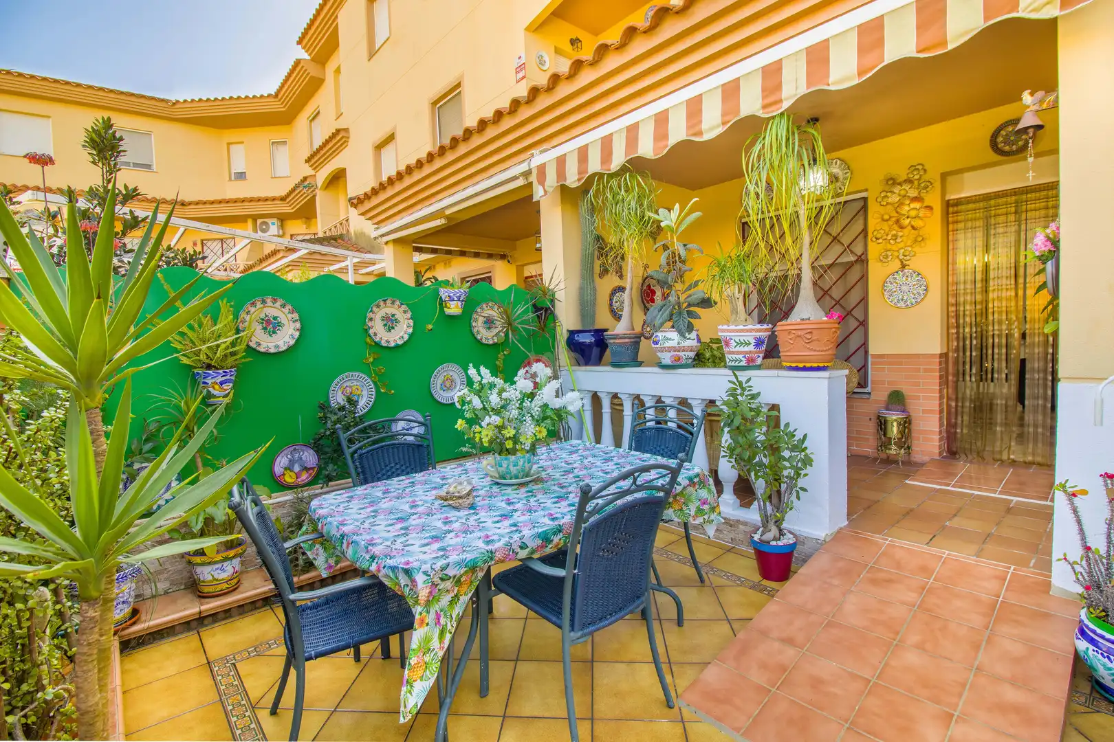 Terrasse von Einfamilien-Reihenhaus zum Verkauf in Punta Umbría mit Heizung und Terrasse