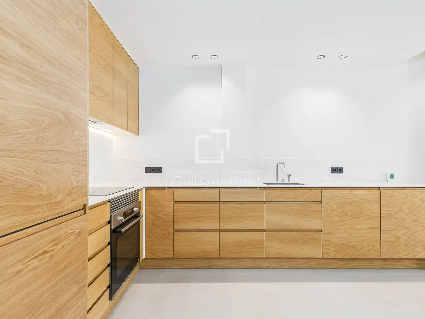 Cuina de Pis en venda en Barcelona amb Aire condicionat, Calefacció i Parquet