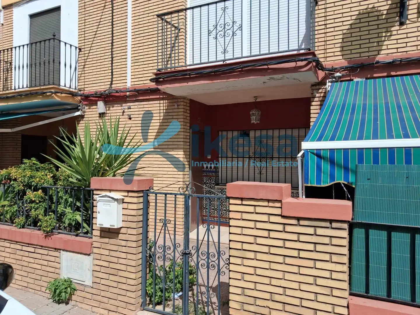Vista exterior de Casa o xalet en venda en Mairena del Alcor, Sevilla