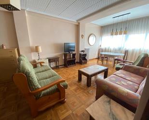 Sala d'estar de Pis de lloguer en  Albacete Capital amb Calefacció, Parquet i Moblat