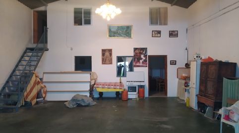 NAVE CON VIVIENDA