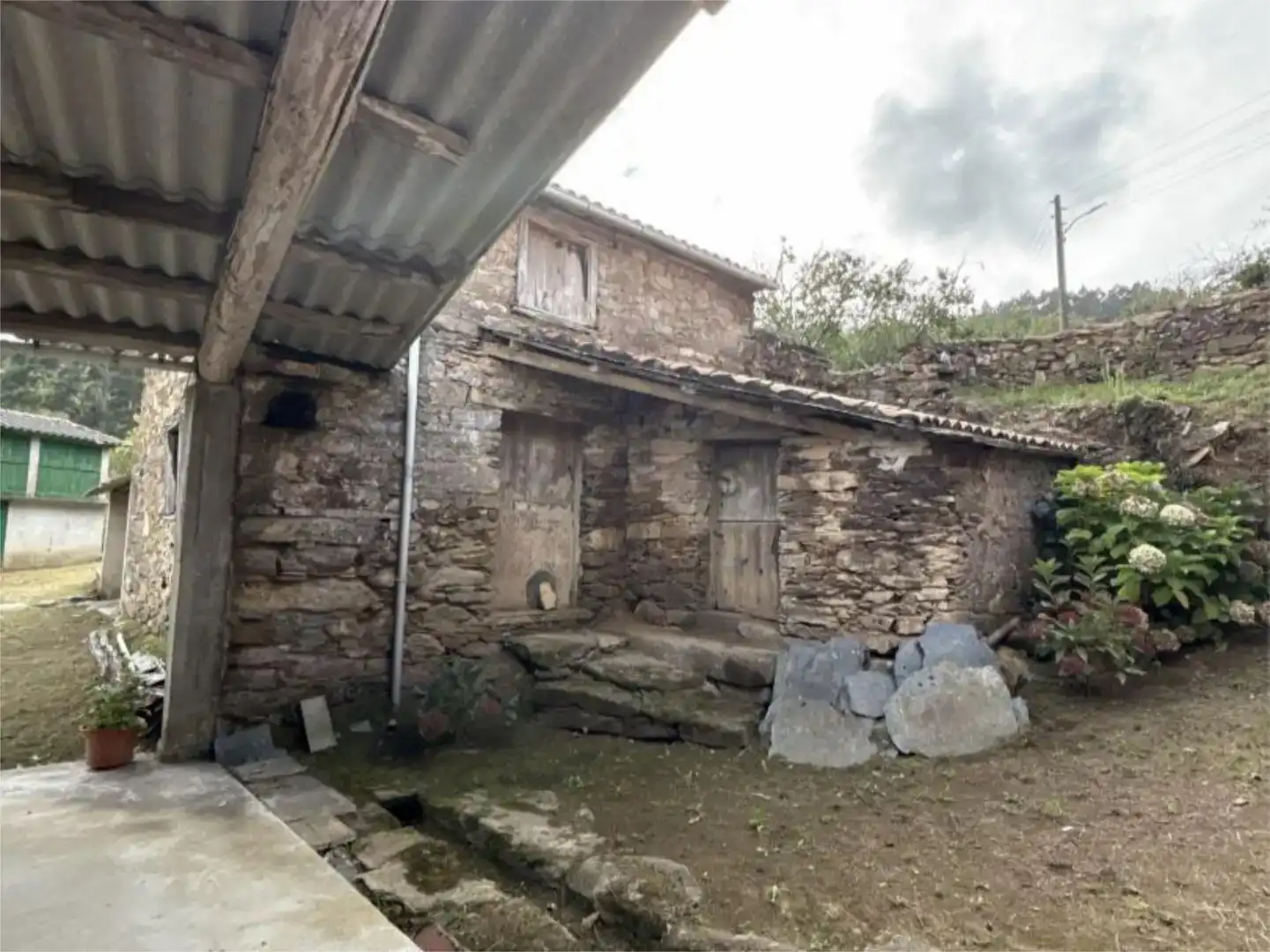 Vista exterior de Pis en venda en Valdoviño amb Jardí privat, Traster i Moblat