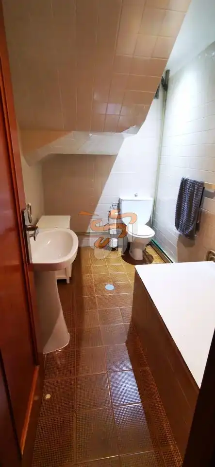 Baño de Dúplex en venta en Ferrol con Calefacción, Parquet y Trastero
