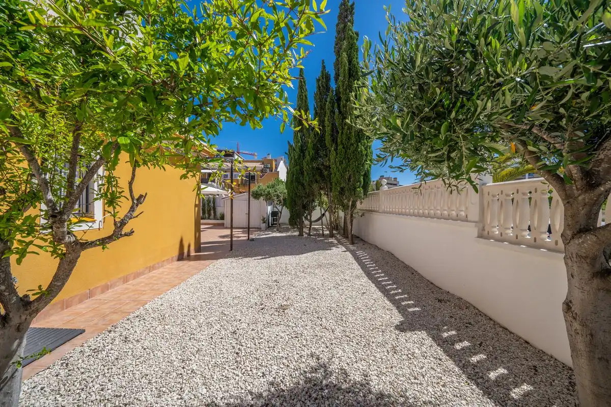 Bajo con terraza en venta en Carrer Bahia, imagen 2