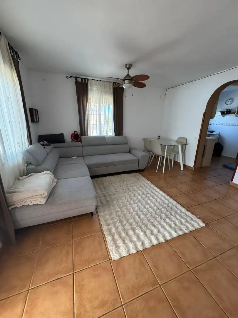 Wohnzimmer von Country house zur Miete in Sant Joan de Moró mit Klimaanlage, Privatgarten und Möbliert