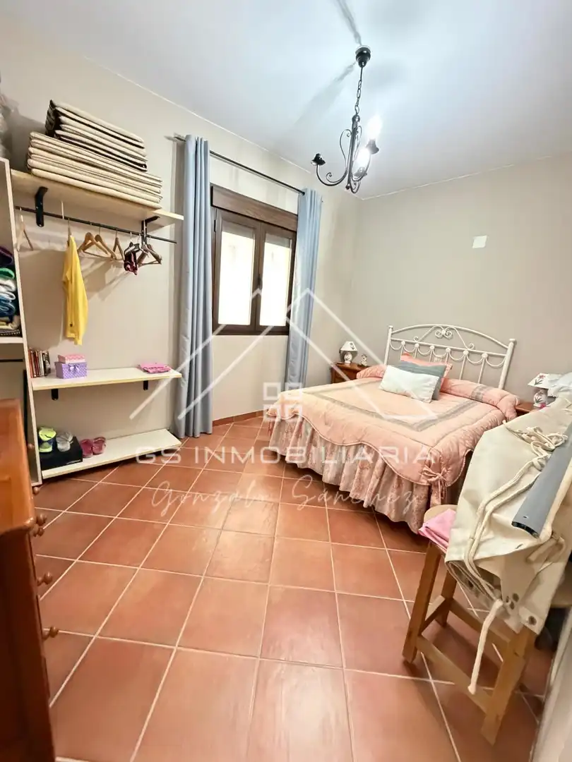 Dormitori de Casa o xalet en venda en Lucena