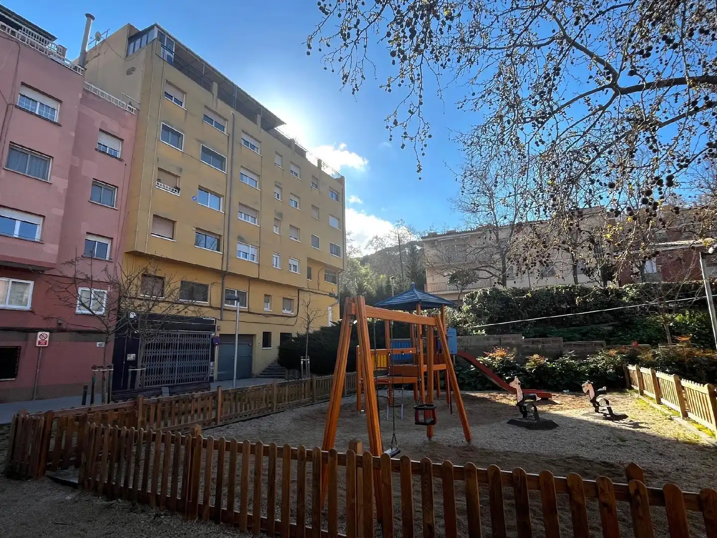 Vista exterior de Pis en venda en Montcada i Reixac amb Terrassa