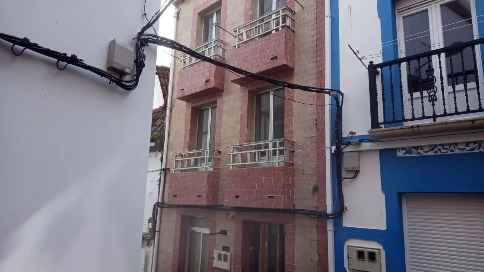 Außenansicht von Einfamilien-Reihenhaus zum Verkauf in Ponteceso